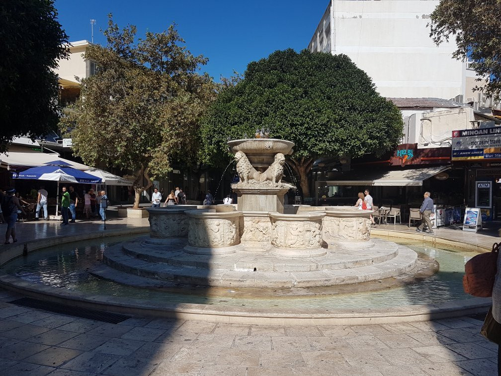 Morosini Fountain (Lion's Fountain)景点图片