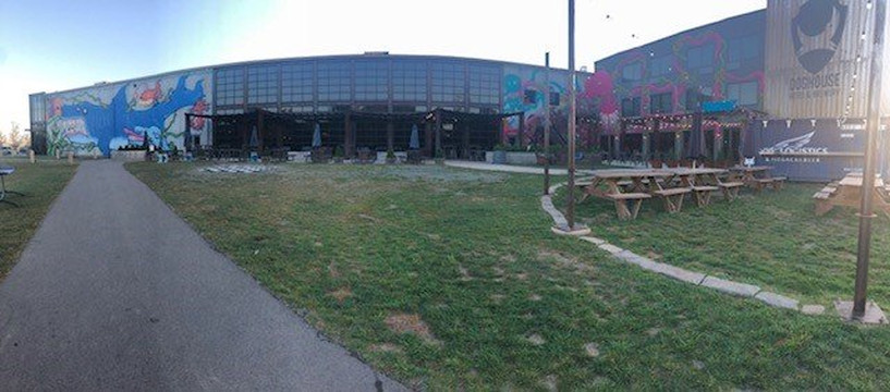 Doghouse Hotel And Brewery主图