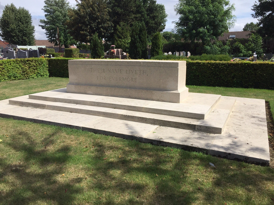 Cambrin Churchyard Extension景点图片