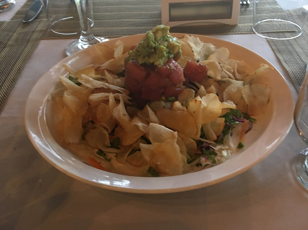 Tides Oceanfront Resort主图