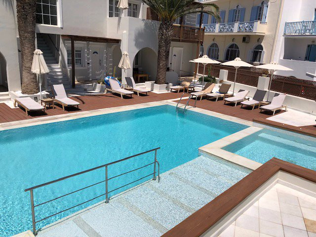 尼萨基海滩酒店主图