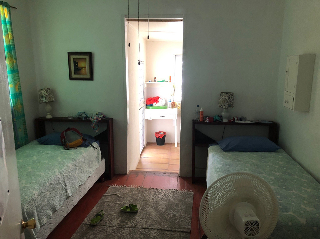 Crystal Waters Guest House & Bar主图