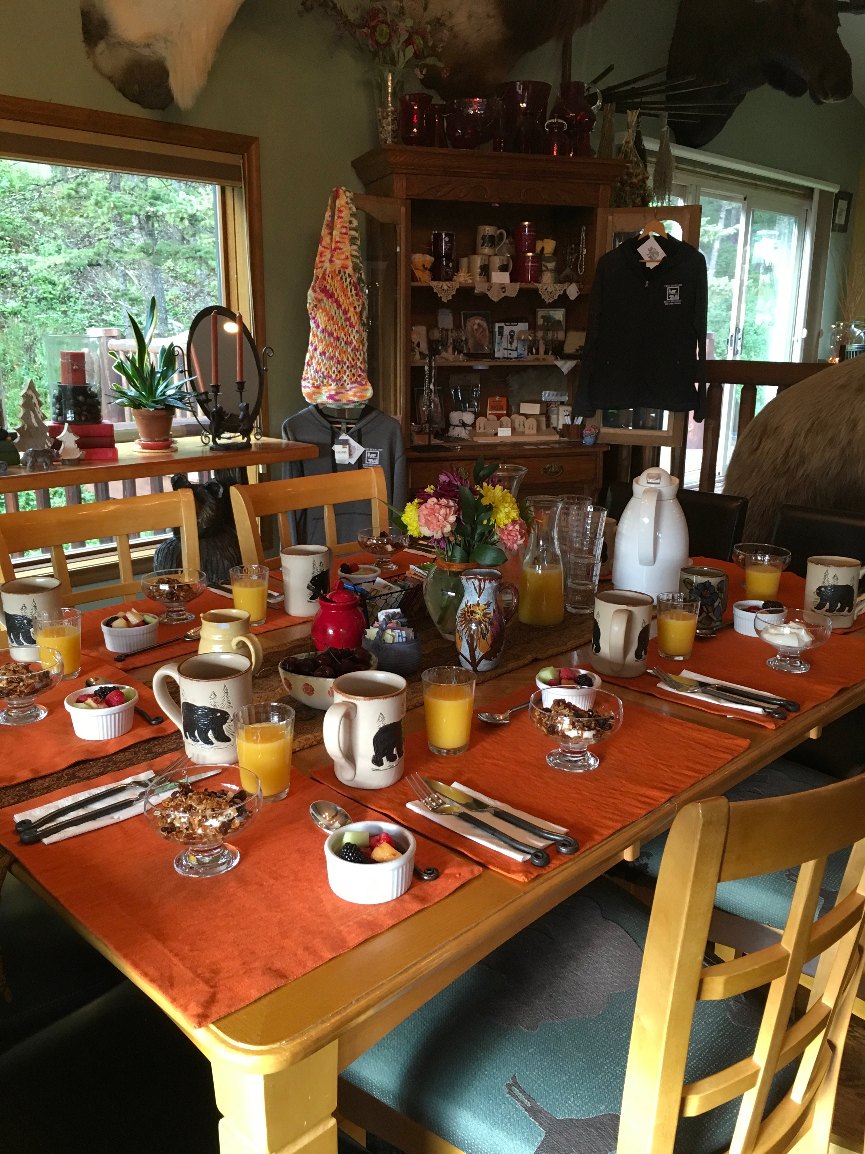 Two Bears Inn Bed & Breakfast-餐饮
