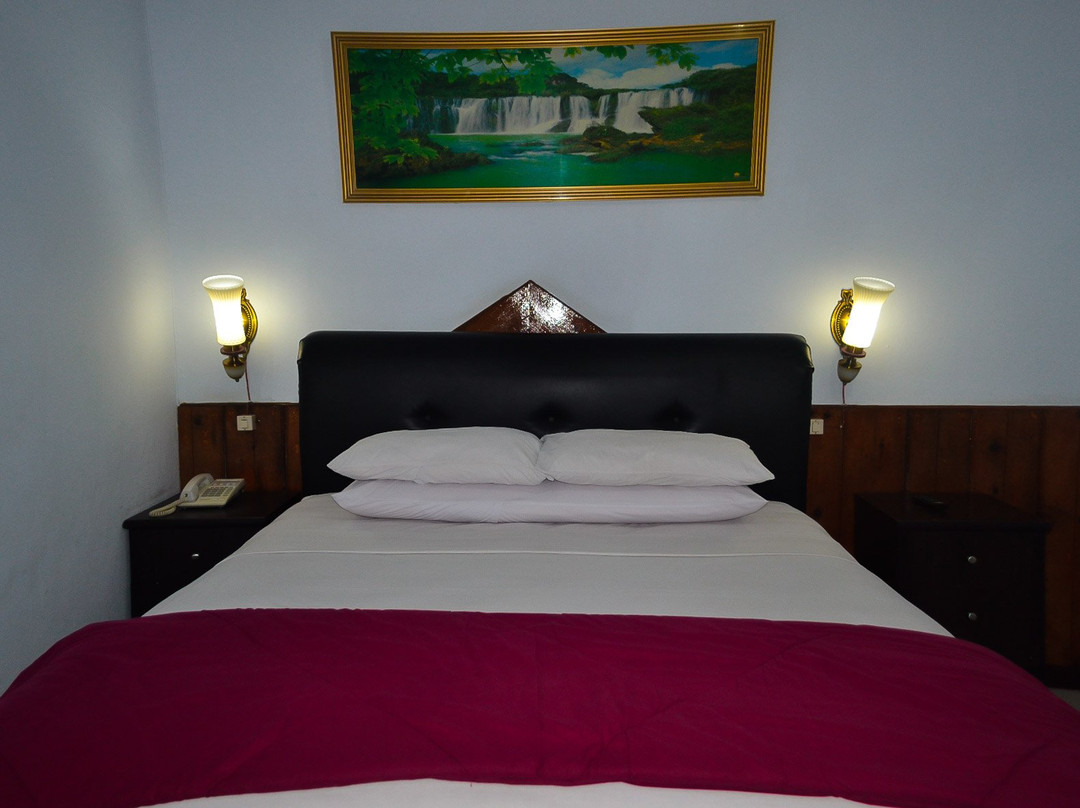 英德拉托拉雅酒店主图