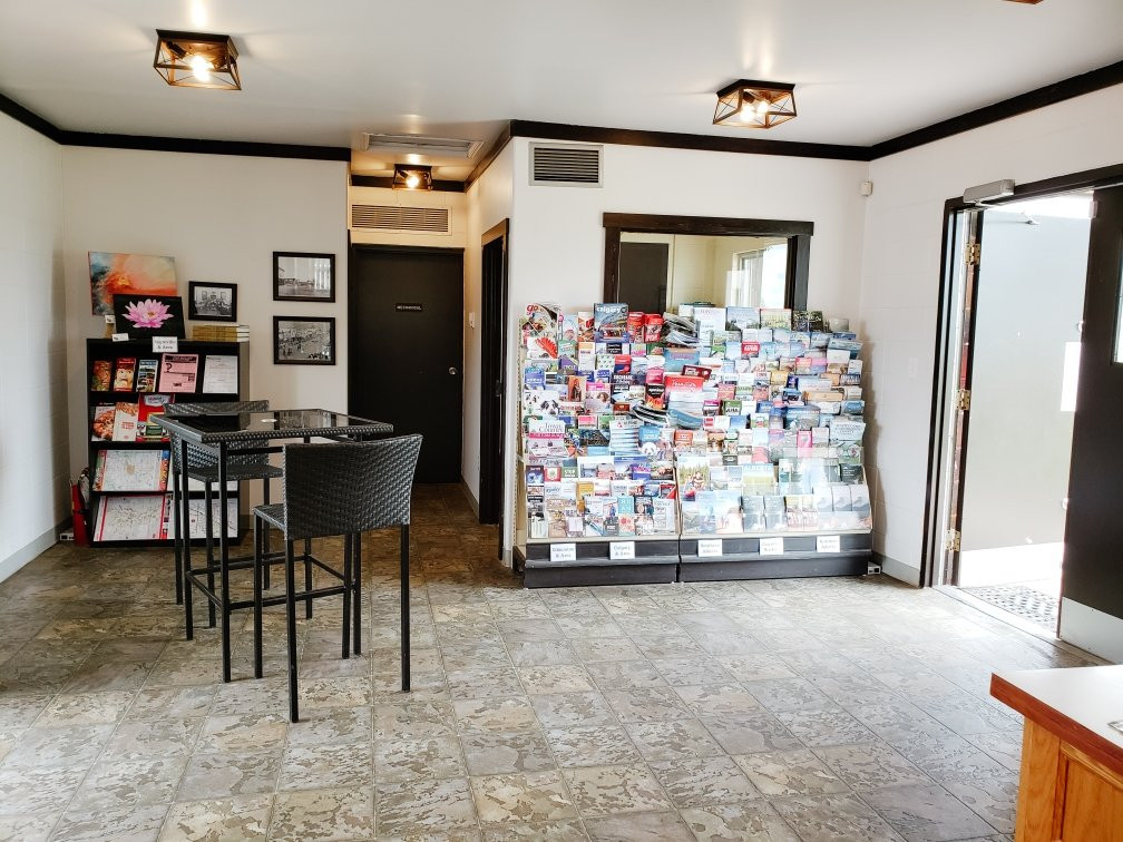 Vegreville Visitor Information Centre-韦格勒维尔必去景点