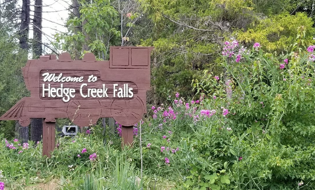 Hedge Creek Falls景点图片