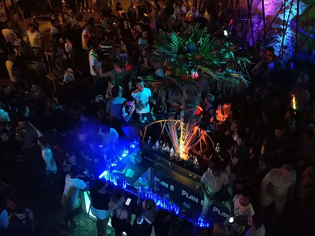 Plan B pub-乌尔齐尼必去景点