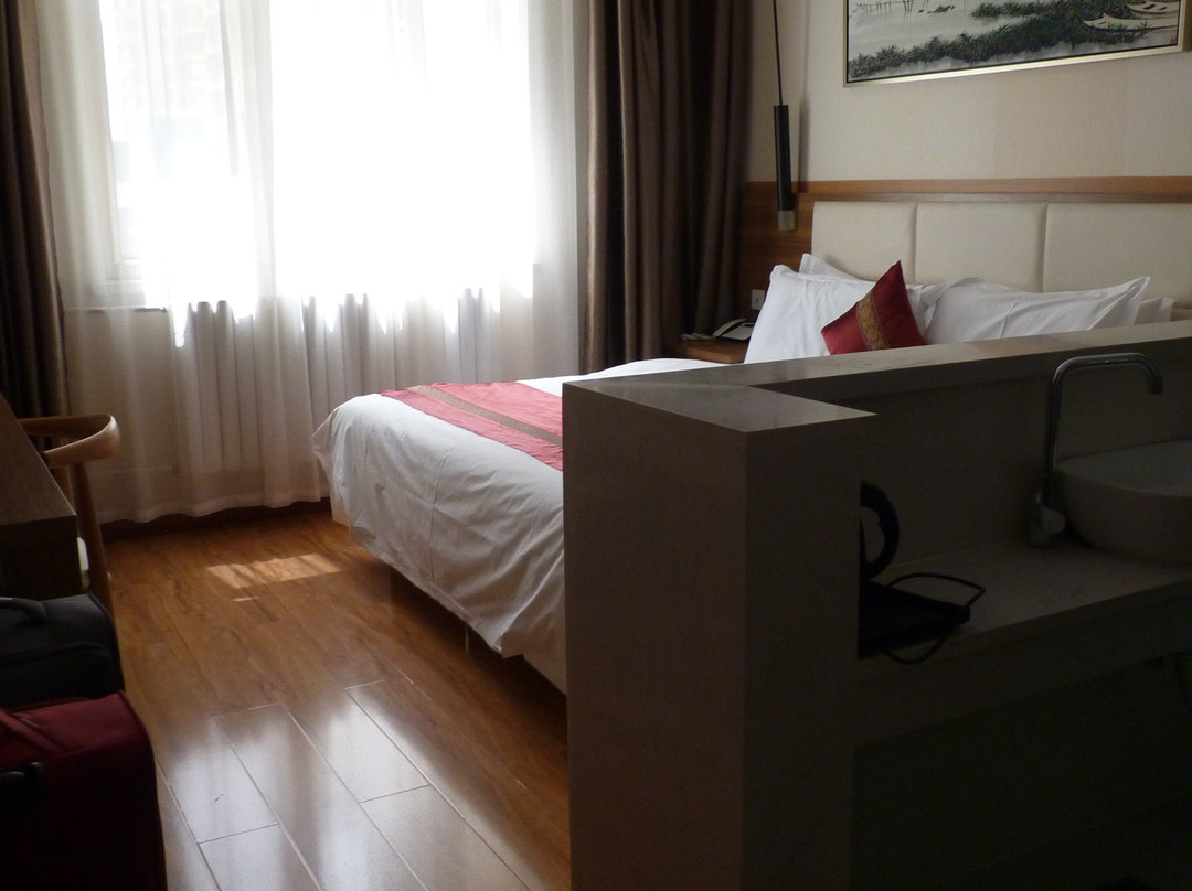 水墨名关假日酒店主图