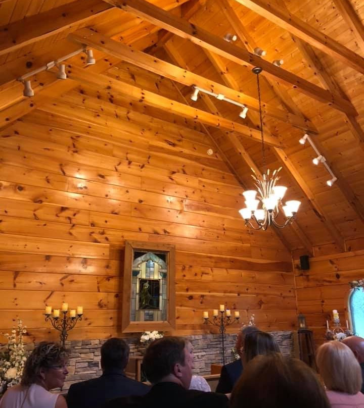 Gatlinburg's Little Log Wedding Chapel-盖林柏格必去景点