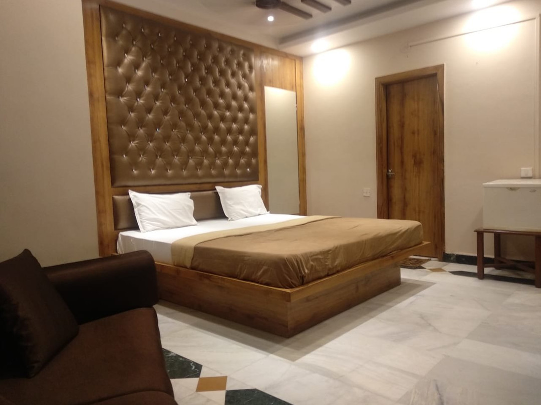 Raj Purohit Hotel主图