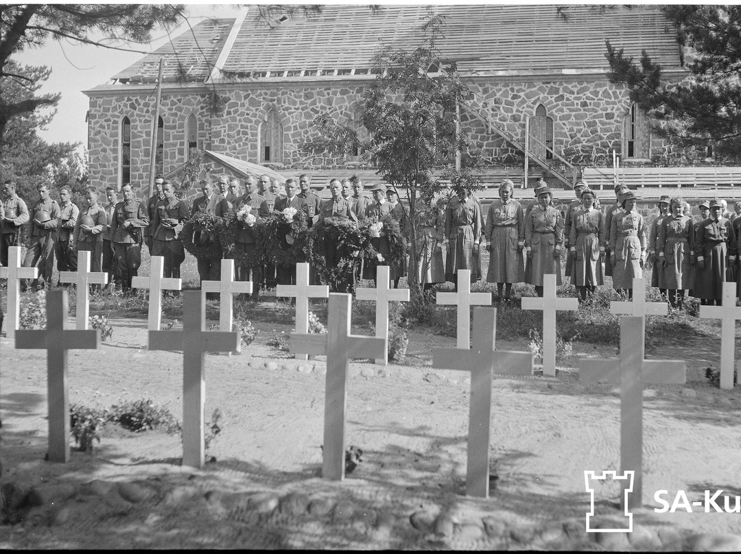 Monument on the Site of the Finnish Military Cemetery Kyakisalmi景点图片