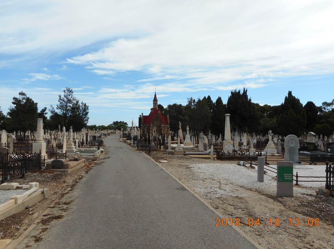 West Terrace Cemetery景点图片