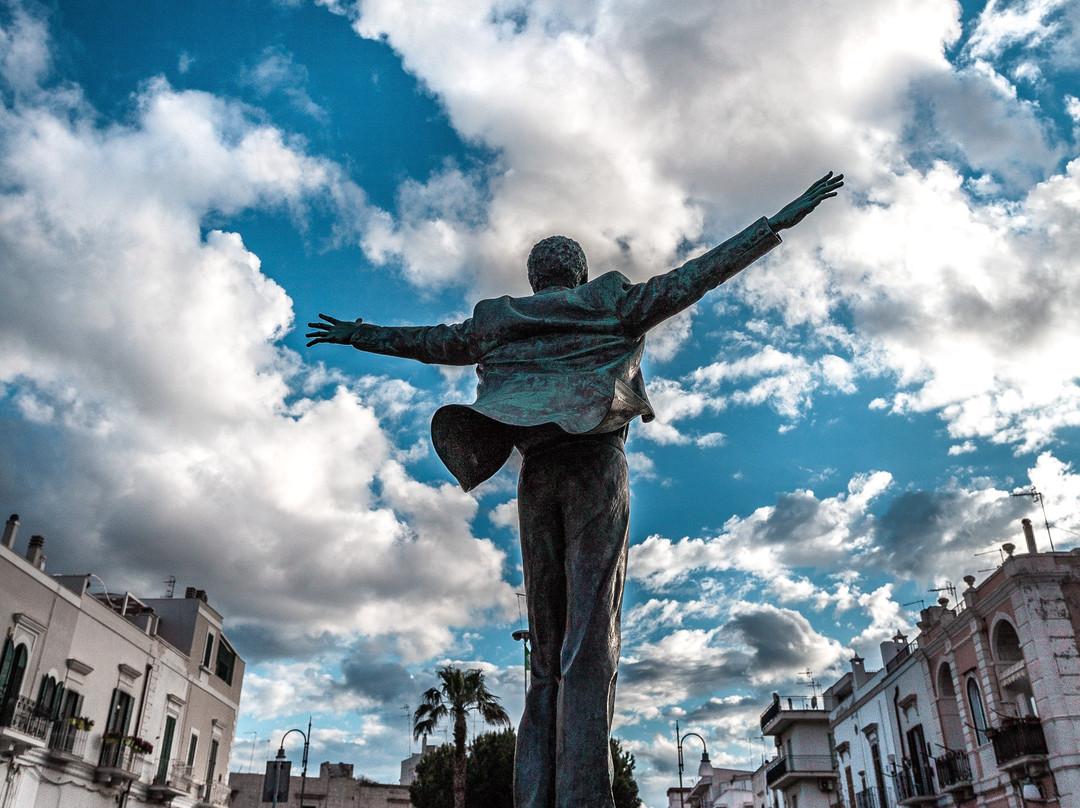 Statua di Domenico Modugno景点图片