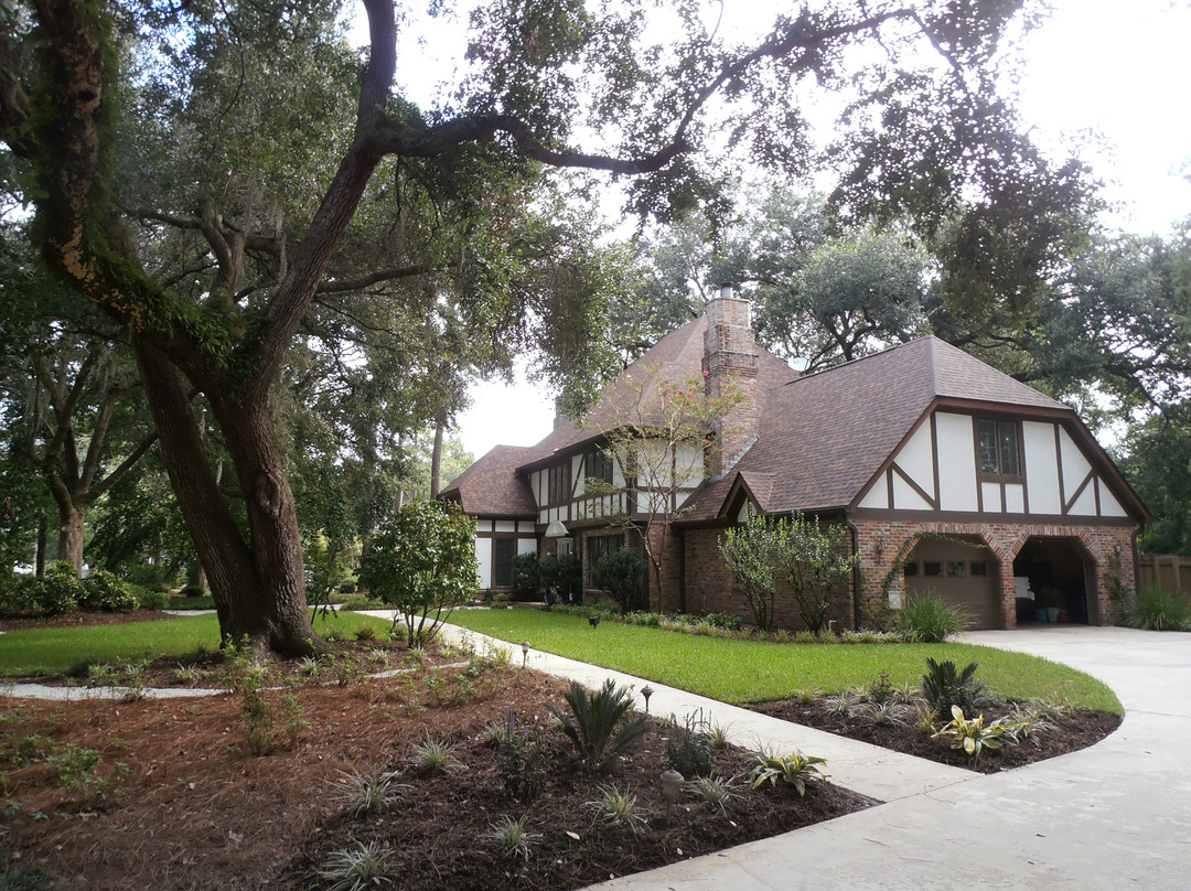 Adams Run酒店住宿-Tudor Oaks Inn