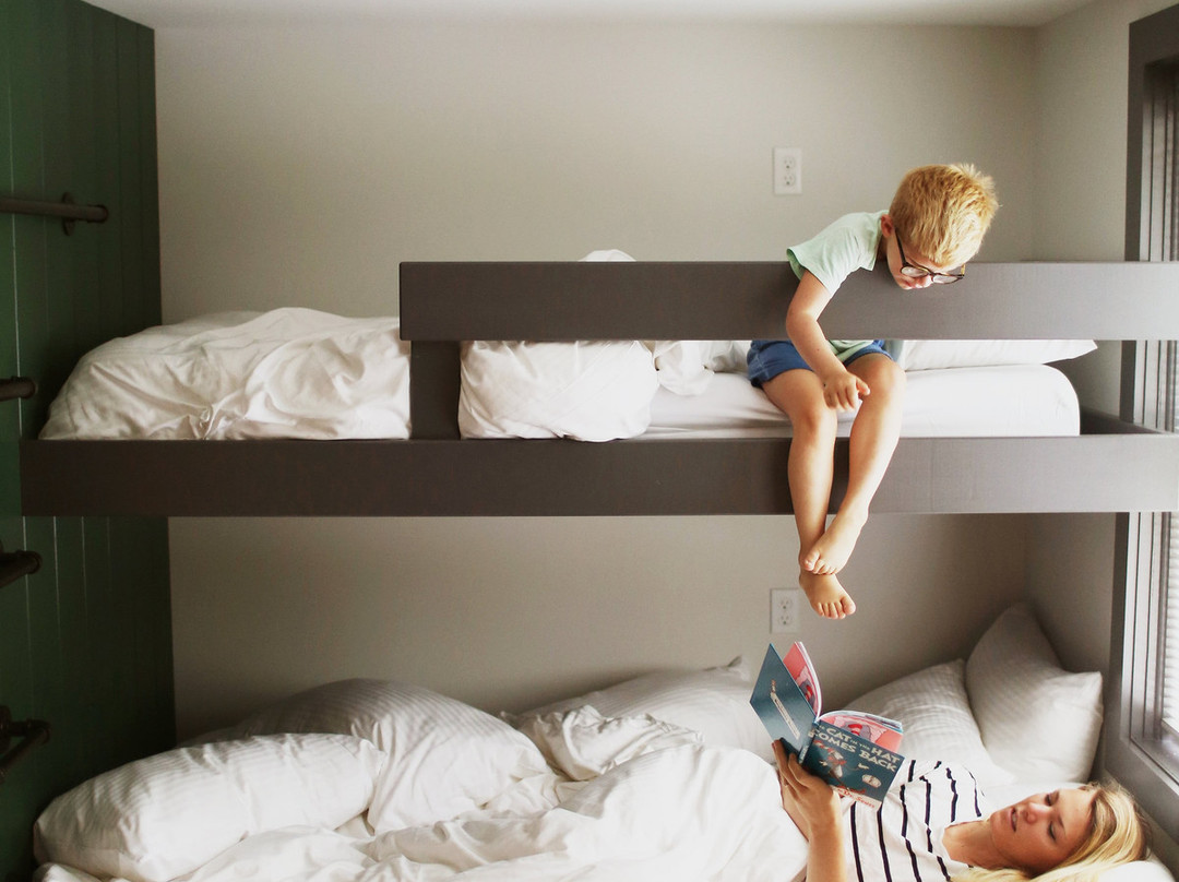 Main and Mountain Bar-Ludlow必去景点