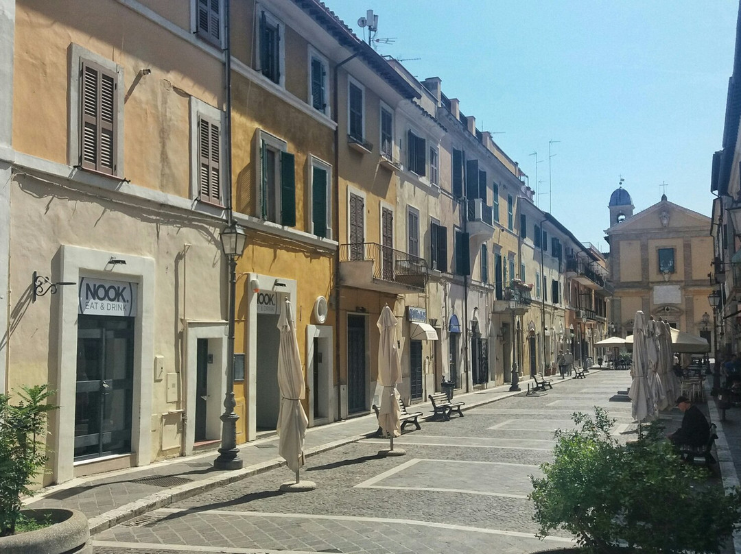 Piazza del popolo (Piazza dei Leoni)景点图片