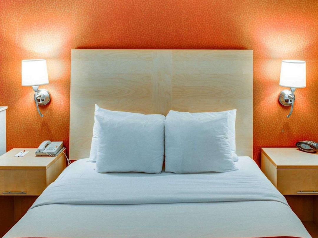 Comfort Suites Pittsburgh Airport主图