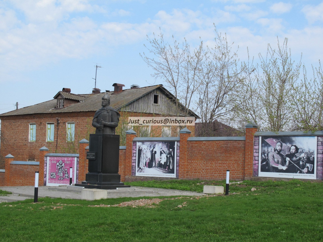 Monument to Dmitriy Pozharskiy景点图片