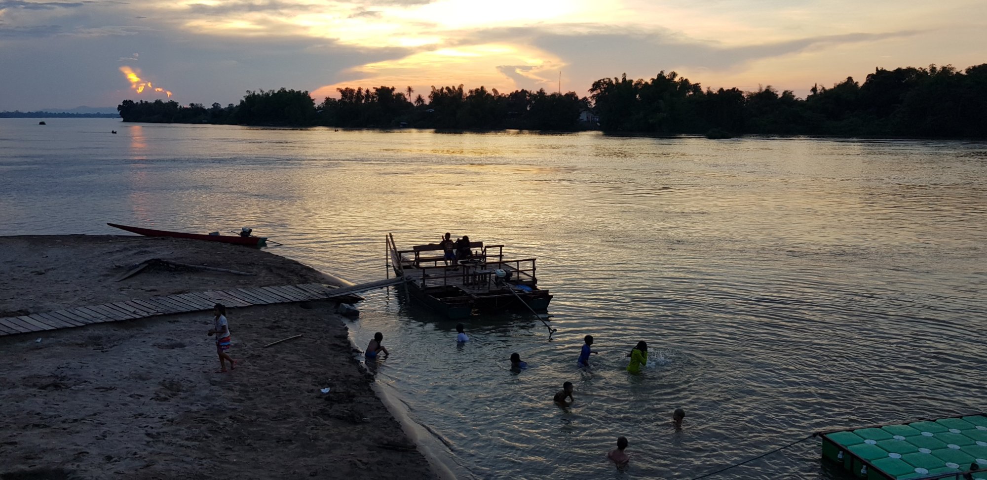 Souksan Suset Bungalows-泳池