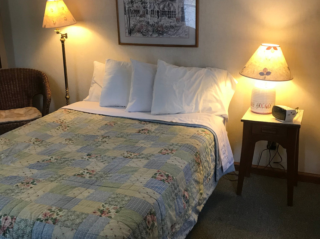 Bear Mountain Bridge Motel主图