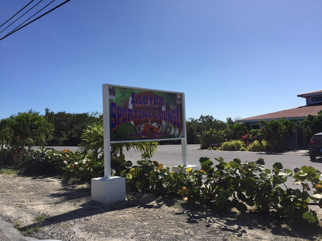 Clarence Town餐馆和美食-Lloyd's Restaurant And Sports Lounge