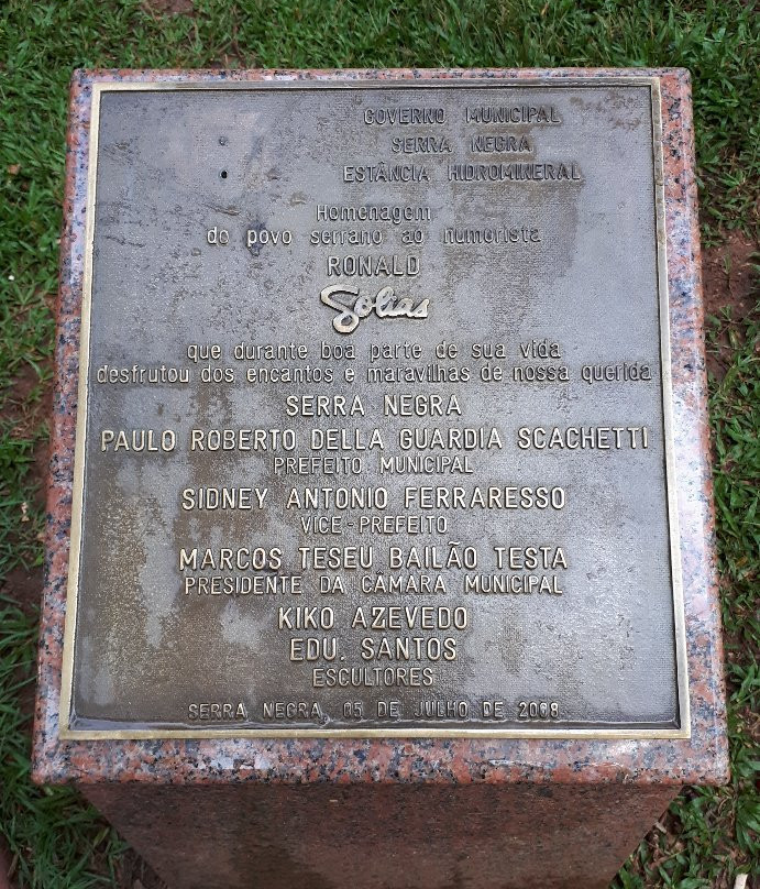 Estátua Ronald Golias-塞拉内格拉必去景点