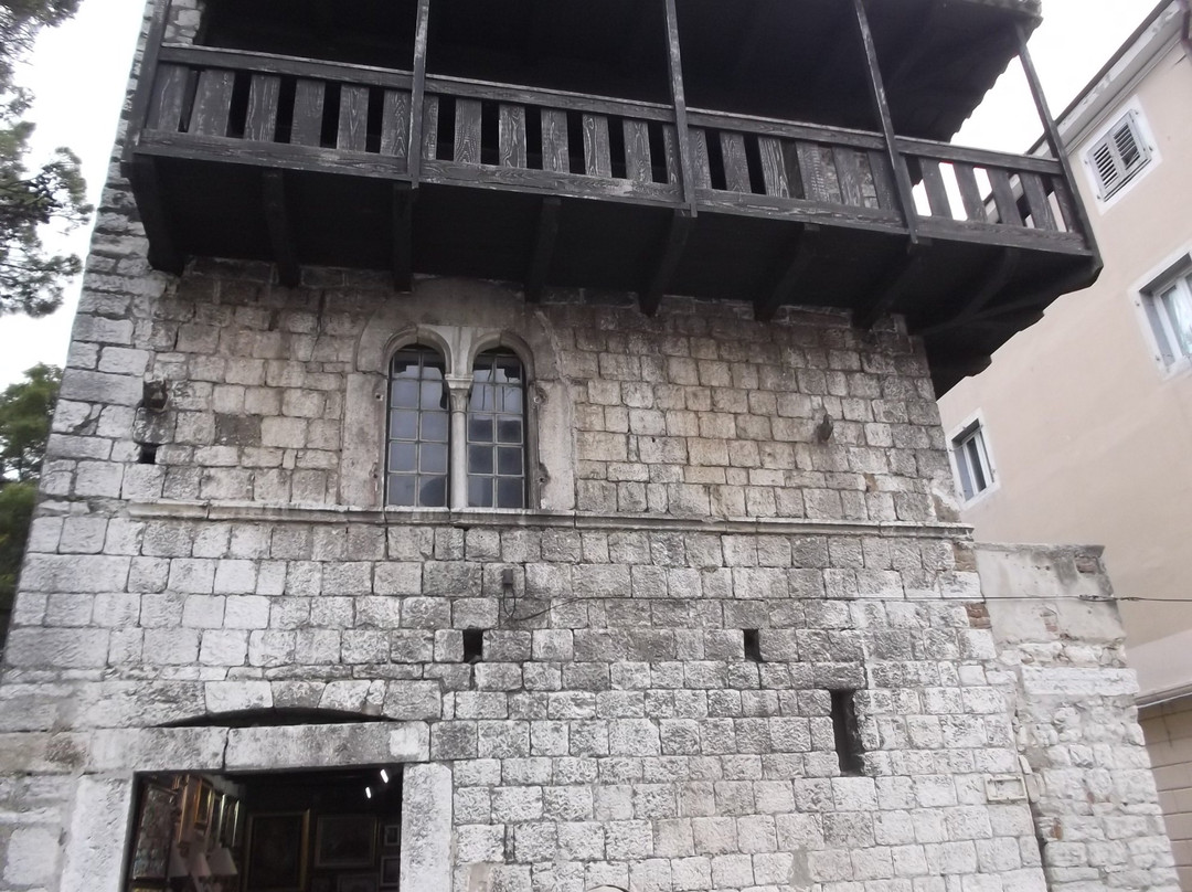 Romanesque House-波雷奇必去景点