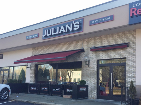 Julian's Pizza Bar & Kitchen