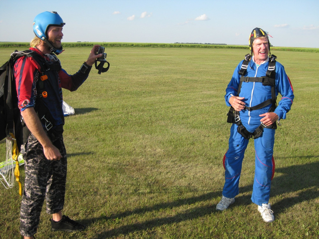 Skydive Extreme Calgary-Beiseker必去景点