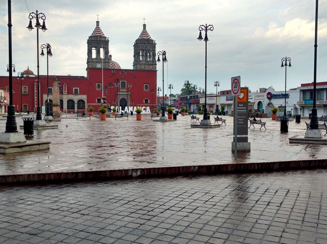 Plaza Civica景点图片