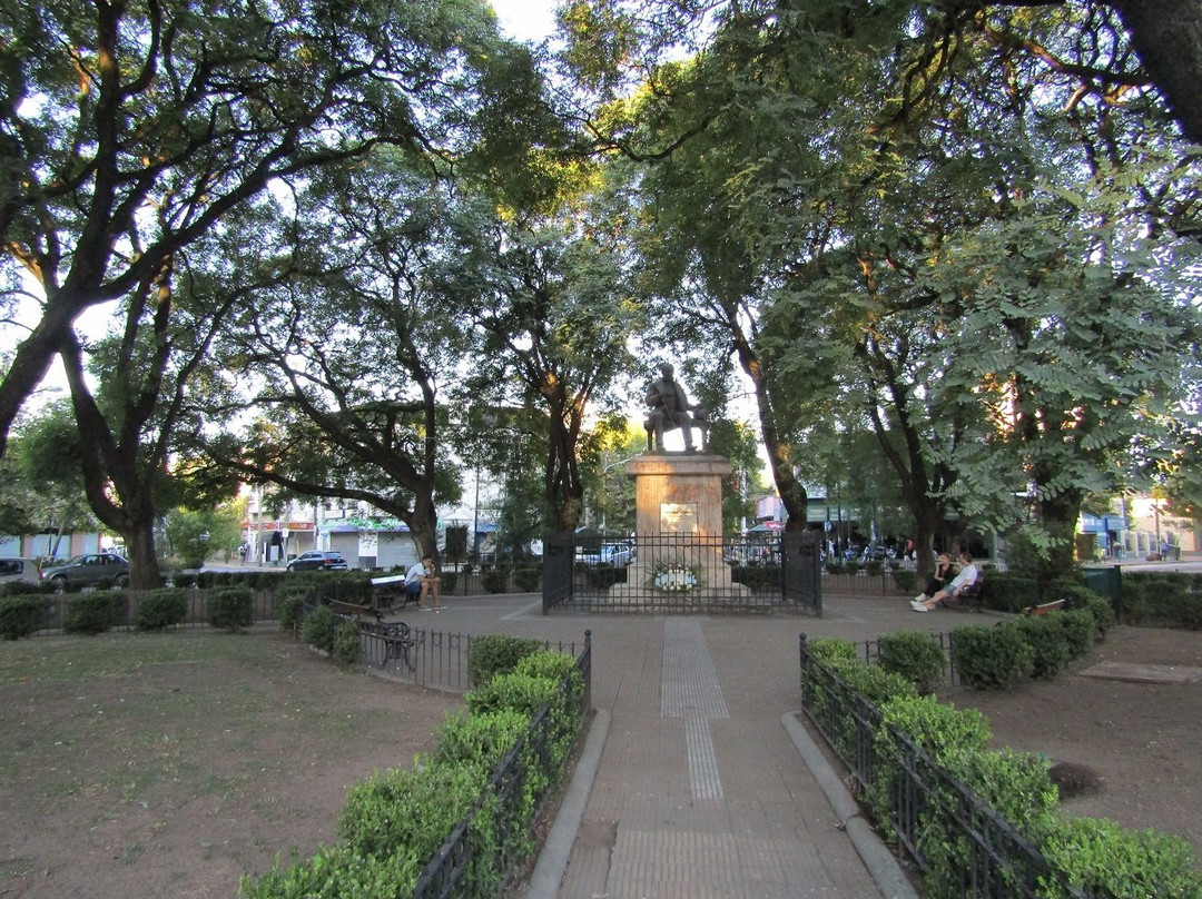 Plaza Esteban Adrogue景点图片