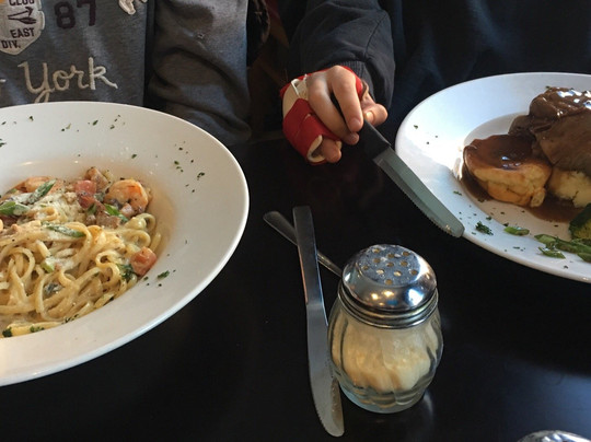 Uxbridge餐馆和美食-Corner House Pub And Grill