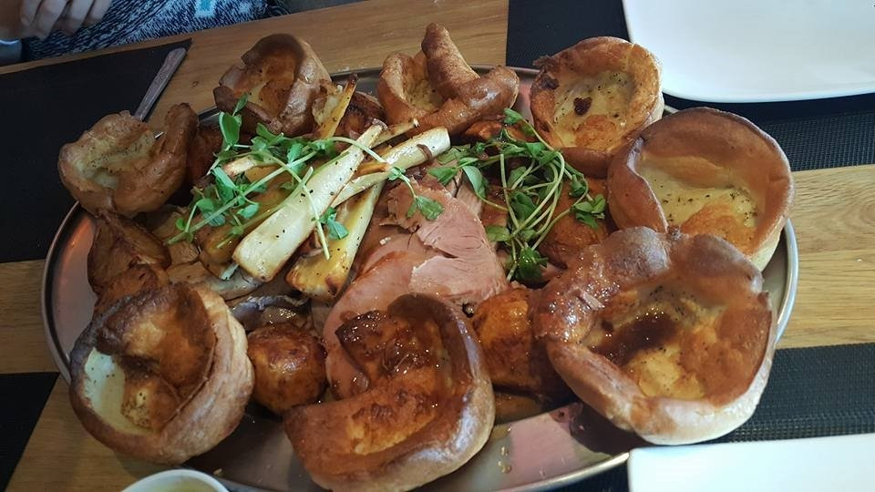 Holmbridge餐馆和美食-The Stumble Inn