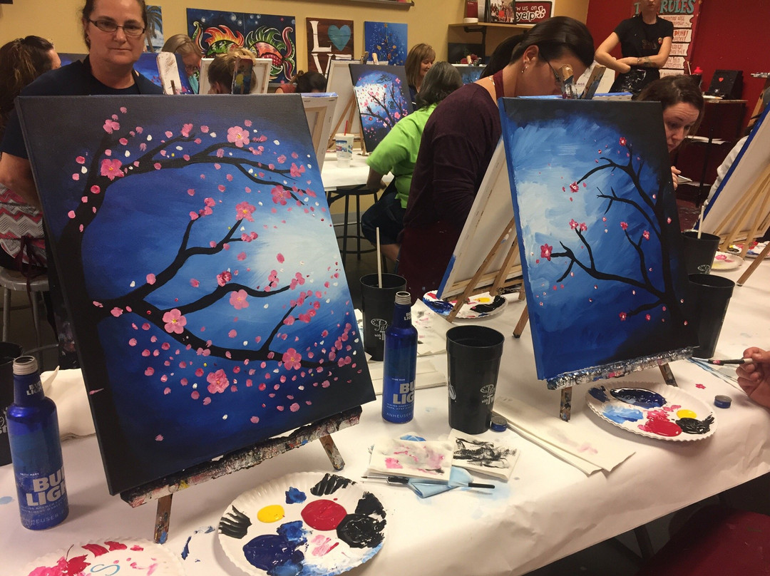 Painting with a Twist-莱克兰必去景点