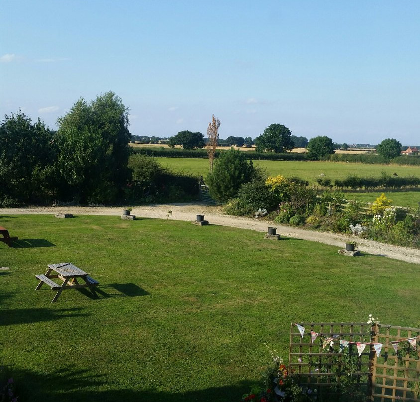 Thorganby Farm Cottages + Farmhouse B & B