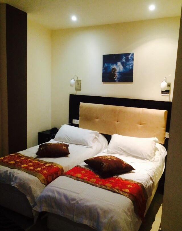 Ain-el-Turck酒店住宿-Hotel 2 Horloges