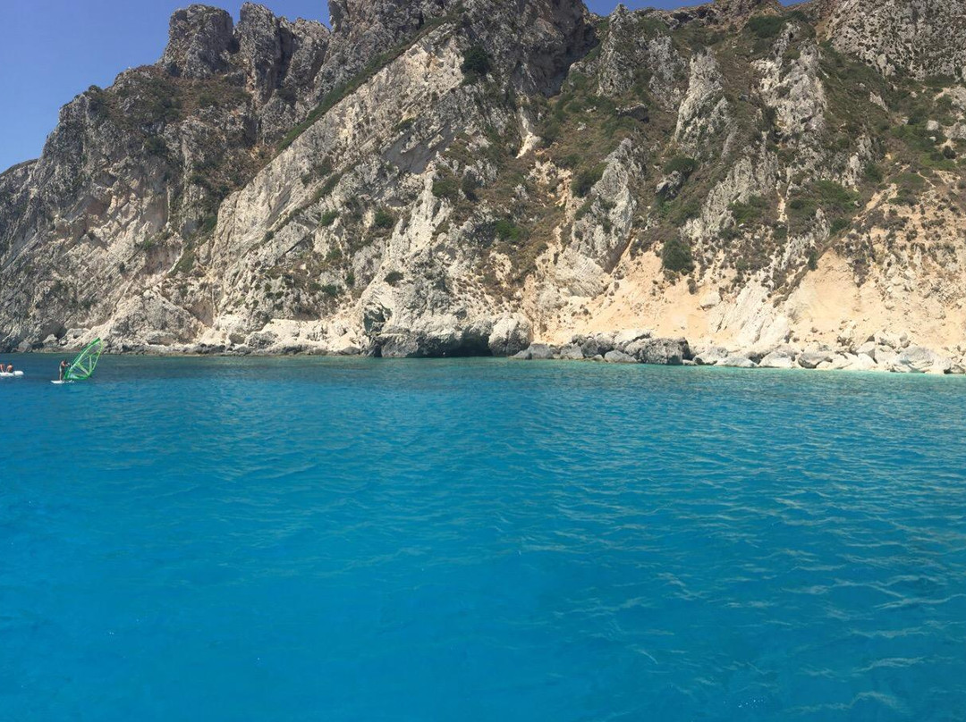 Aspri Ammos-Othonoi必去景点