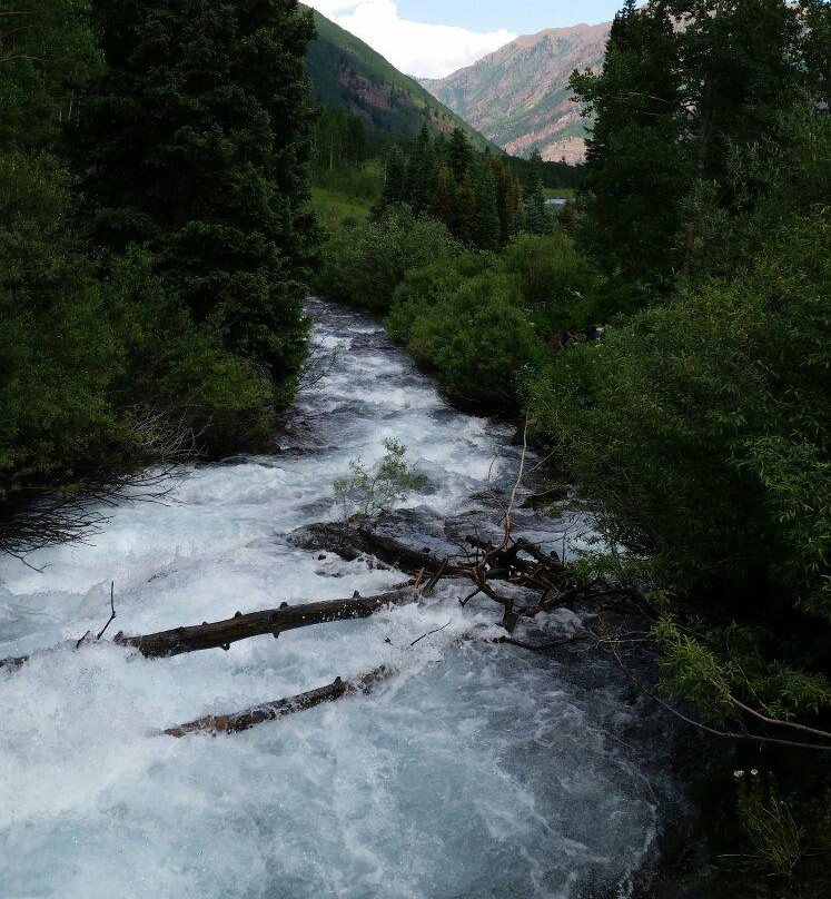 栗色湖风景小径-阿斯蓬必去景点