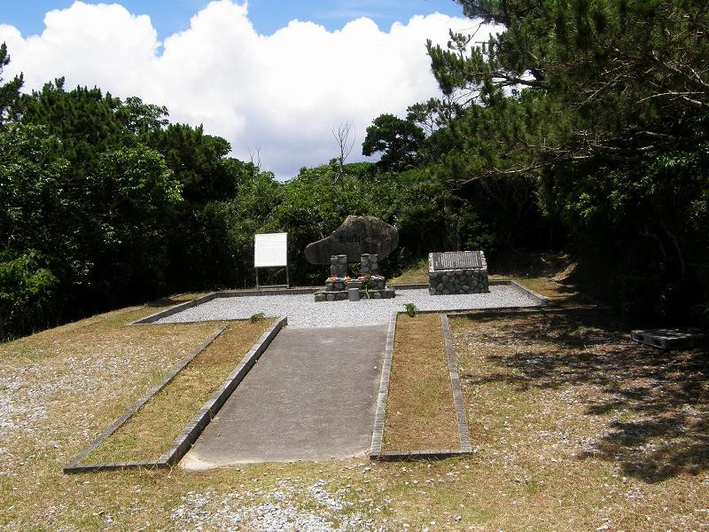 The monument of Group Self-Determination景点图片