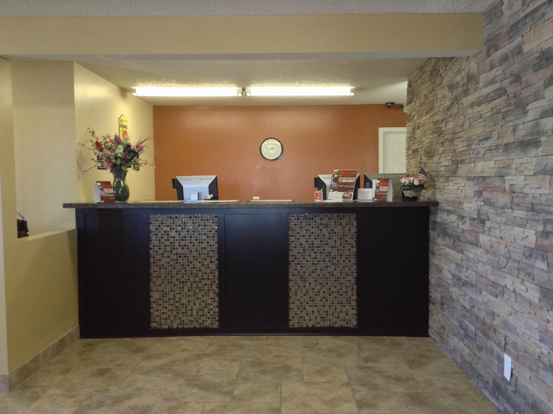 Super 8 by Wyndham Grinnell IA