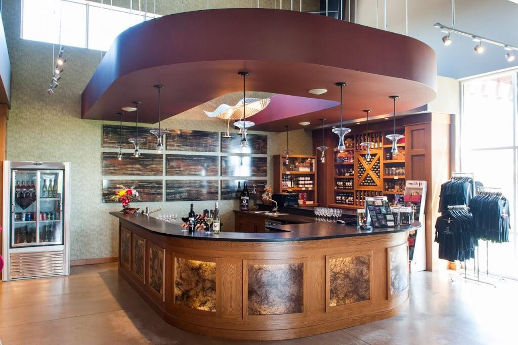 Cooper's Hawk Vineyards-Harrow必去景点