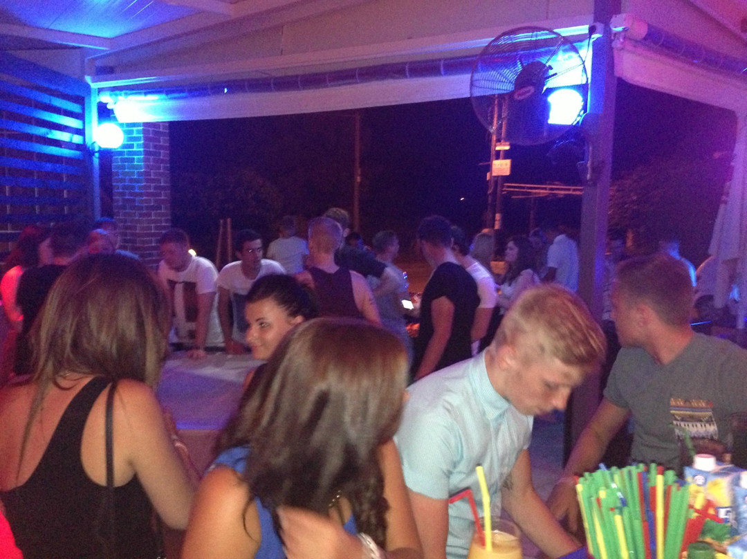 Drunken Duncan's Cocktail Factory-扎金索斯州必去景点