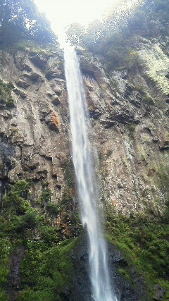 Higashi Shiya Falls景点图片