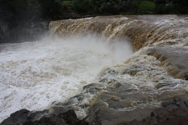 Haruru Falls景点图片