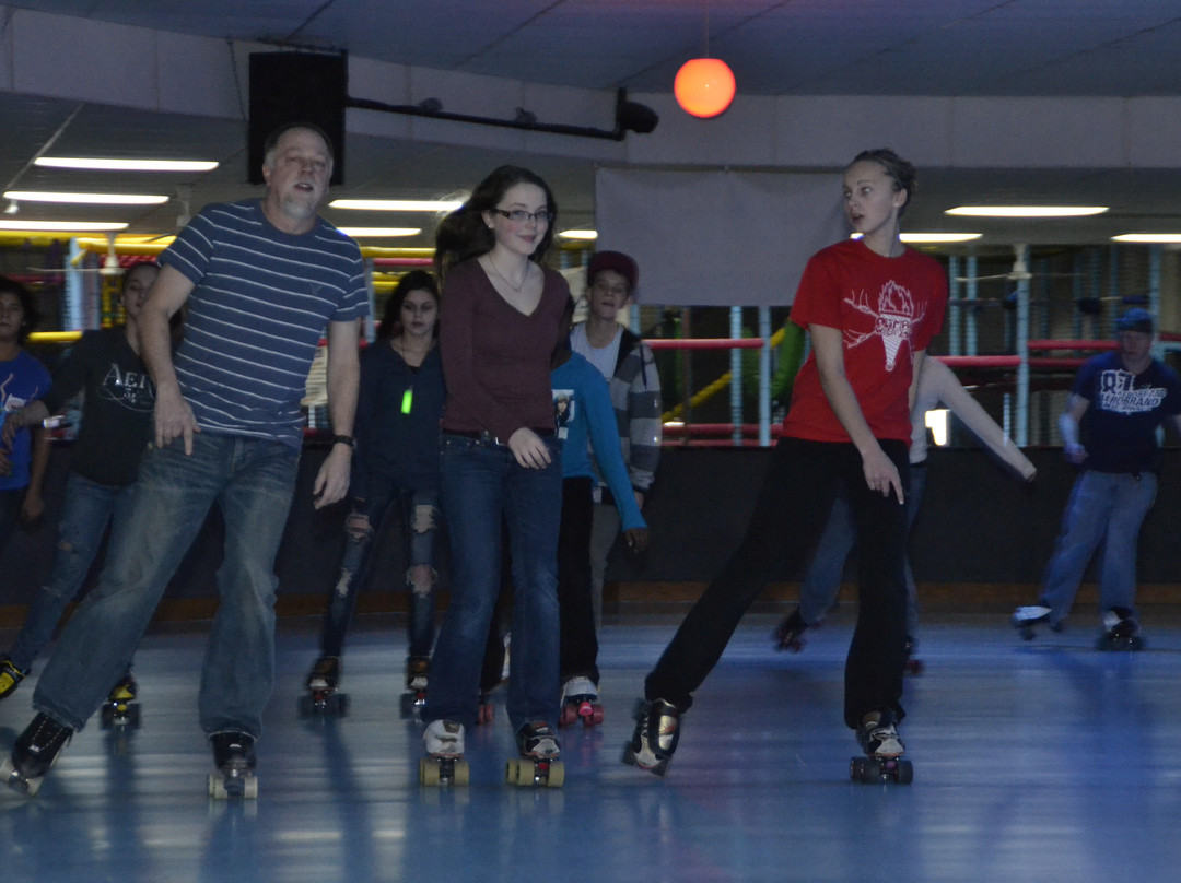 High Roller Skating Center景点图片