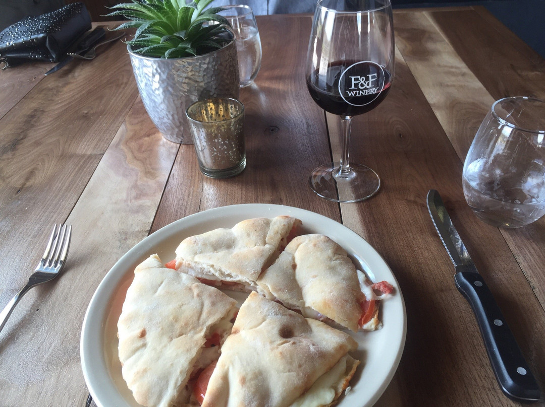 Poole餐馆和美食-Farmer and Frenchman Winery