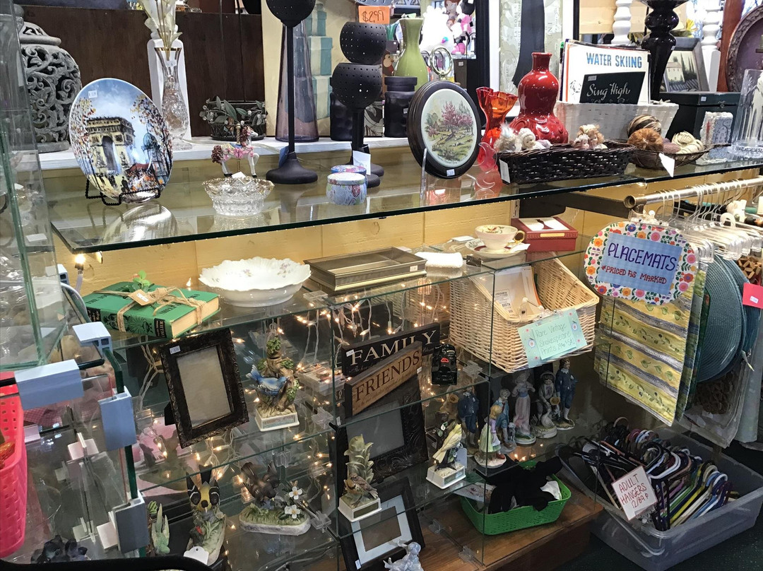 Love it Once More Thrift Store-Clinton必去景点