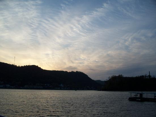 Great Alma Fishing Float景点图片