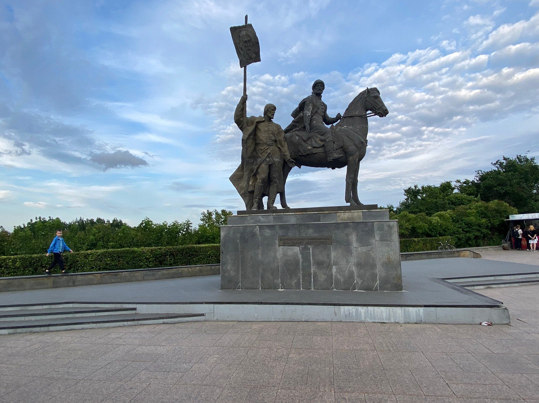 Bogdan Lhitrovo Monument-Ulyanovsk必去景点