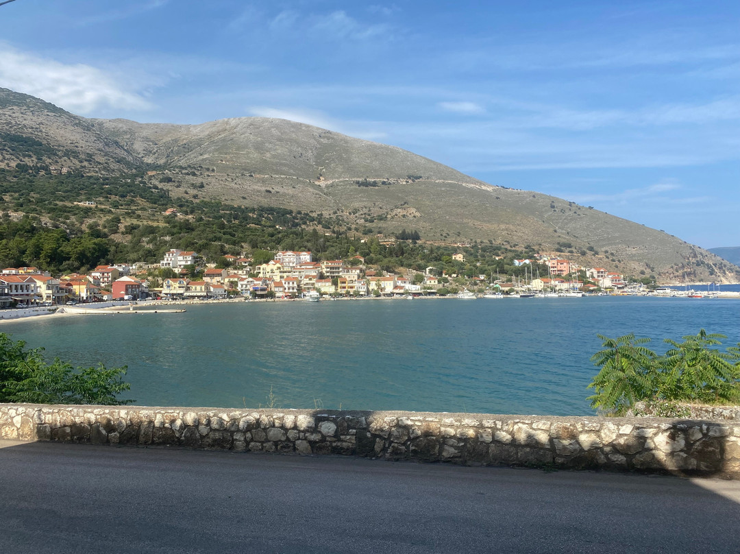 格瑞克爱奥尼亚套房酒店主图